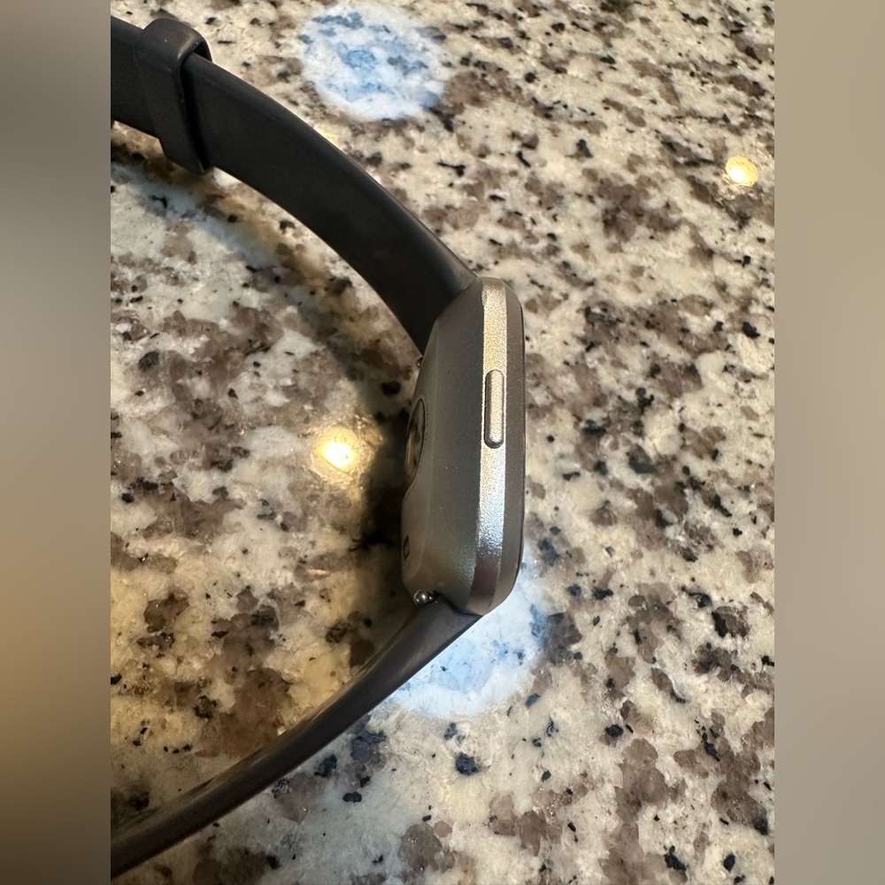 Fitbit Versa - Picture 7 of 12